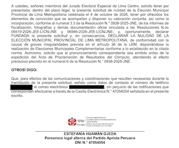 Documento oficial impreso que incluye texto legal, una firma digital del Gobierno del Perú y la firma de Estefanía Huamán Ojeda