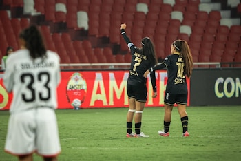 Las "Leonas" derrotaron 3-2 a Caracas FC en Quito durante su debut en el grupo A de la Copa Libertadores Femenina-crédito @LeonasSantaFe/X