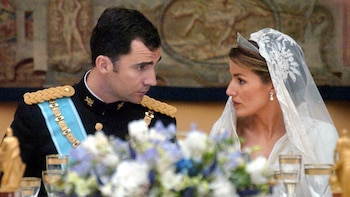 La prensa internacional recuerda lo que faltó en la boda de los reyes Felipe y Letizia en su 22º aniversario: “Lamentablemente, nos quedamos sin el beso”
