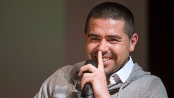 Riquelme termina de definir el