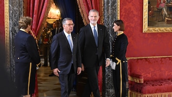 El Rey recibe en el Palacio Real al nuevo presidente de Portugal en su primera visita a España