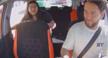 La mujer aseguró que denunciaría al chofer mientras era grabada durante el altercado.