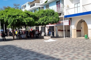 El sicariato sucedió cerca del Municipio. (Medios Ediasa)