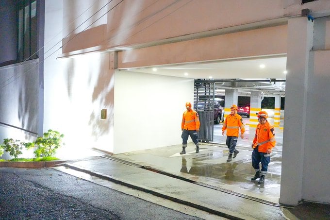 El Ministerio de Obras Públicas y la OPAMSS identificaron que la terracería, las lluvias intensas y la relajación de esfuerzos provocaron el colapso del muro. (Foto: Secretaría de Prensa de la Presidencia)