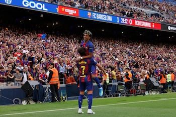 Barcelona se lleva el derbi catalán y aumenta la diferencia a nueve puntos respecto al Real Madrid. (AP Foto/Joan Monfort)