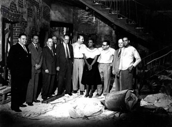 El director Pierre Chenal (tercero