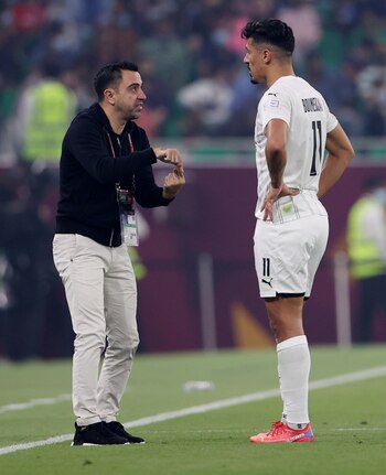 Xavi ya conoce a Baghdad Bounedjah de su etapa en el Al Sadd (Reuters)