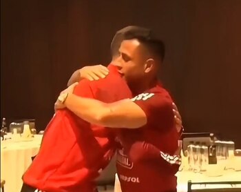 Yoshimar Yotún y Oliver Sonne