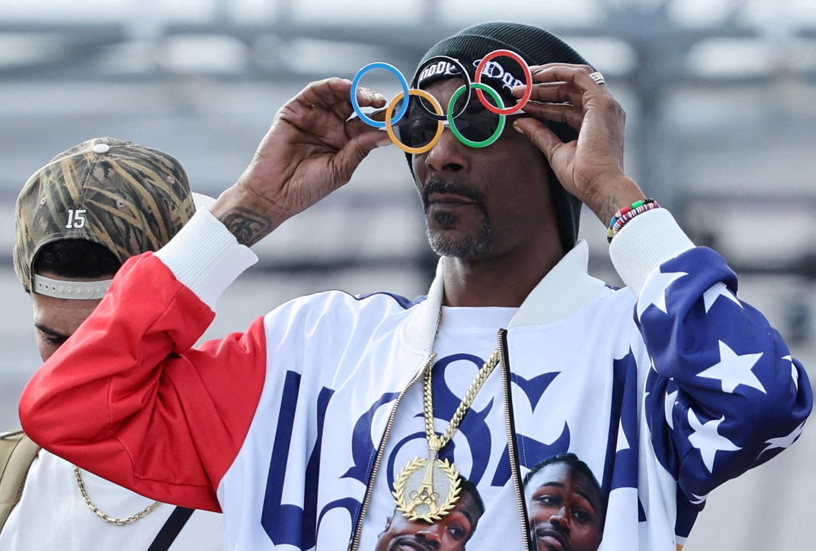 El compromiso social de Snoop Dogg, fundador de la Snoop Youth Football League, fue clave para su elección como mentor del equipo estadounidense (REUTERS/Mike Blake)