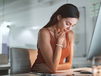 Las personas que sufren problemas de reflujo pueden empeorar sus síntomas si consumen estos alimentos (Crédito: Getty)