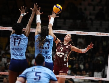 Universitario y Atenea se reencuentran