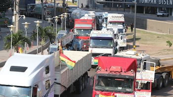 Transportistas protagonizaron bloqueos de rutas