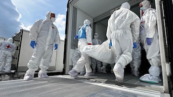 Rusia devuelve otros mil cadáveres