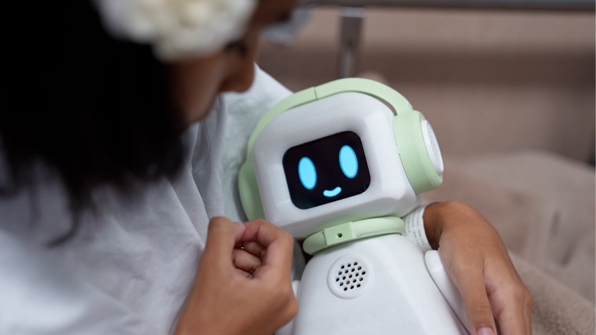 La investigadora advirtió que la disputa entre Estados Unidos y China por la inteligencia artificial tiene un componente estratégico que sectores estadounidenses consideran una tecnología de guerra (EsSalud)