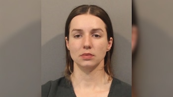 Triple homicidio en Illinois: una mujer es acusada de asesinar al padre de sus hijos y a sus suegros