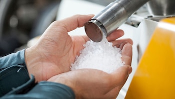 Por qué el plástico se