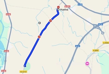 Tramo de carretera cortado en