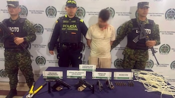 Capturados cuatro hombres armados que se lanzaron a una quebrada para evitar el operativo policial al norte de Medellín