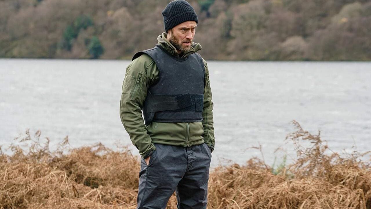 Jude Law logró transformar su cuerpo, ganando tres kilos de músculo para interpretar a un agente secreto en El ritmo de la venganza (Netflix)