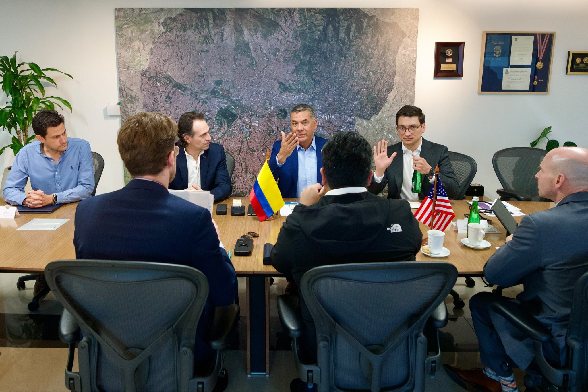 La iniciativa contará con la participación de Colombia, Estados Unidos y otros países del hemisferio occidental, con el propósito de coordinar acciones contra los cárteles y las redes criminales transnacionales - crédito @FicoGutierrez/X