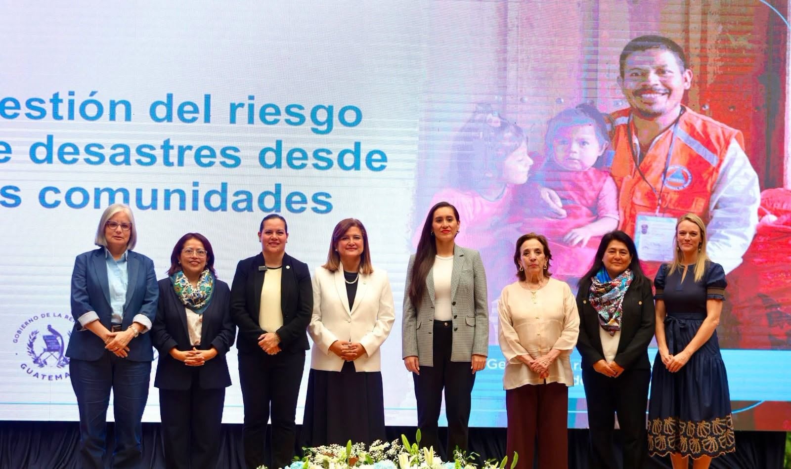 Representantes del Gobierno de Guatemala participan en un acto sobre la gestión del riesgo de desastres desde las comunidades. (Conred Guatemala)