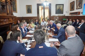 Con Lacalle Pou como oyente,