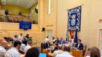 El Pleno del Ayuntamiento de Segovia aprueba más de 80.000 euros para equipaciones de Policía Local y Bomberos