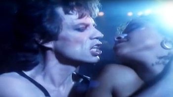 Jagger y Rae, en el video de Just Another Night
