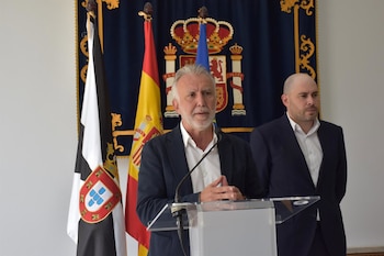 10/08/2026 El ministro de Política Territorial y Memoria Democrática, Ángel Víctor Torres, atiende a los medios de comunicación tras mantener una reunión de coordinación con el presidente de la ciudad autónoma de Ceuta, Juan Jesús Vivas, en la Delegación del Gobierno de España en Ceuta, a 10 de agosto de 2026, en Ceuta (España). El ministro ha cifrado en 80.000 las personas migrantes que llegaron a Ceuta durante la entrada masiva del 30 de julio.
POLITICA
Gabriela Sardá Núñez - Europa Press