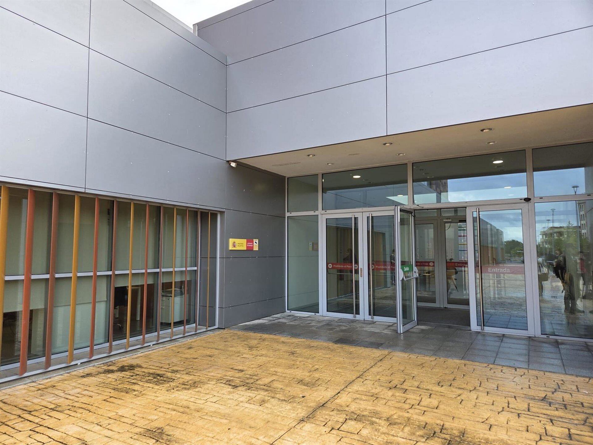 Acusación particular del juicio por muerte de educadora de Badajoz ve autores de asesinato a 2 menores y cómplice a otro