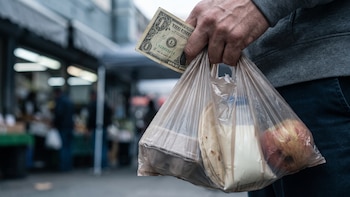 Canasta básica familiar salvadoreña registra un alza anual de $6.89, según datos del Banco Central
