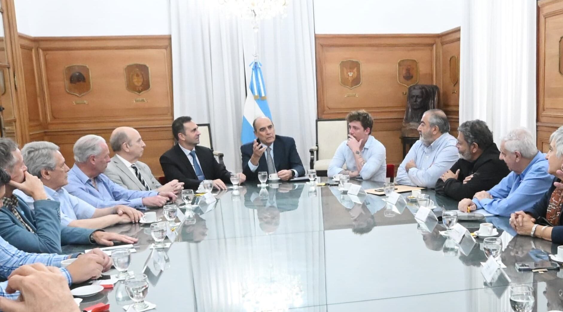 La CGT, en uno de sus pocos encuentros con Guillermo Francos, Santiago Caputo y Julio Cordero