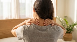 Qué es la “joroba de búfalo” y por qué puede alertar sobre un grave problema de salud