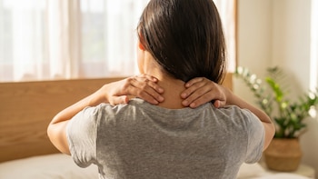 Qué es la “joroba de búfalo” y por qué puede alertar sobre un grave problema de salud