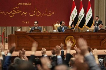 La diputada Alia Nasif, miembro del Comité de Integridad Parlamentaria, dijo en un comunicado que “el monto robado fue retirado en efectivo por los directores ejecutivos de cinco empresas”, que calificó de “fantasmas”. Iraqi Parliament Media Office/Handout via REUTERS