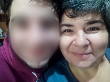 Claudia tuvo que hacer un