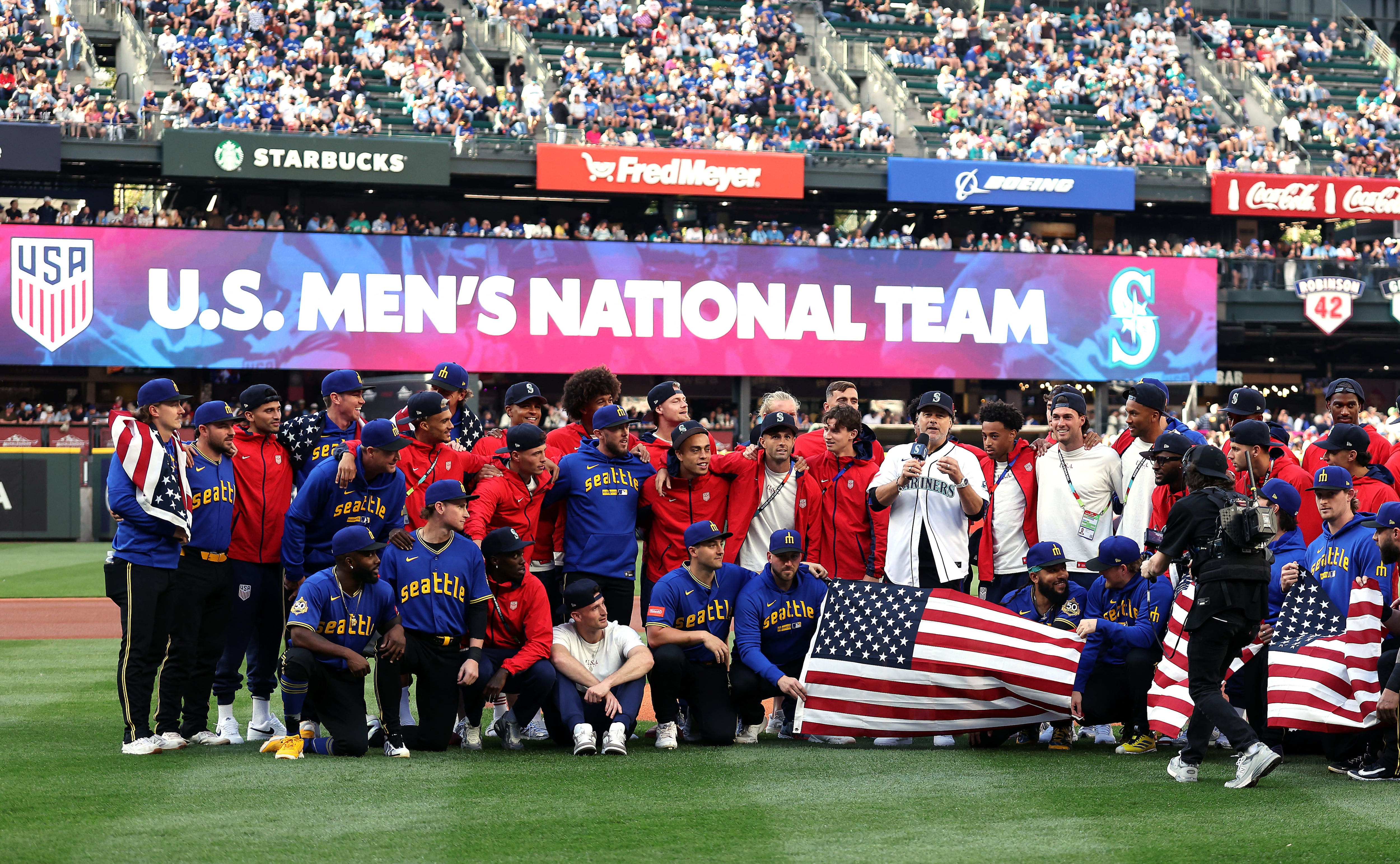 La Selección Masculina de Estados Unidos asistió al T-Mobile Park en una jornada ligada al Mundial y a las celebraciones por el 4 de julio (Photo by JAMIE SQUIRE / GETTY IMAGES NORTH AMERICA / Getty Images via AFP)