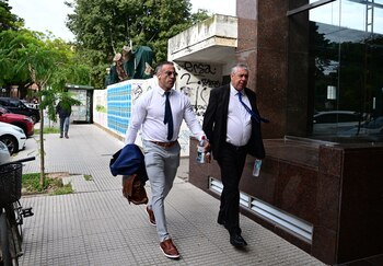 Leopoldo Luque junto a uno