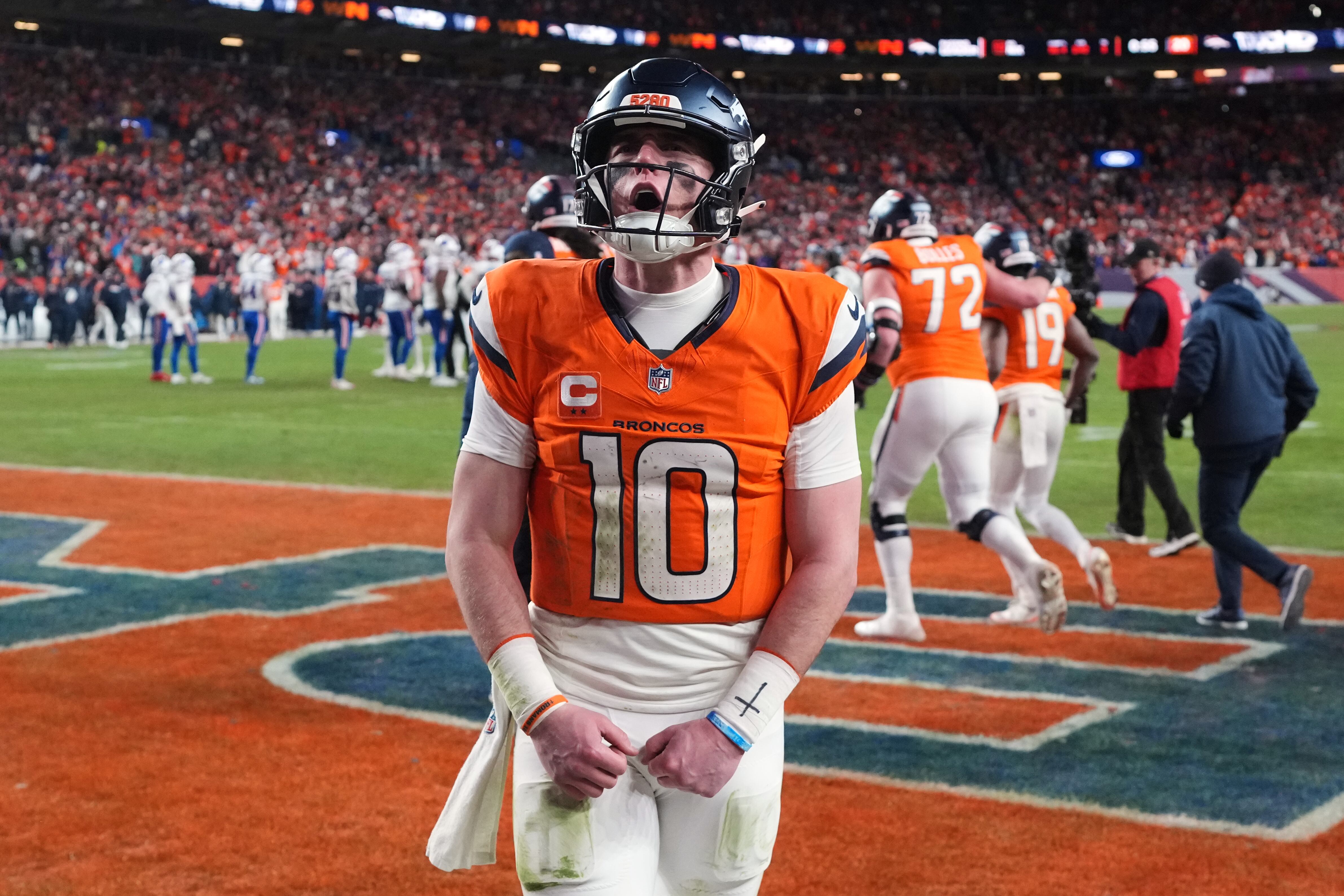 Bo Nix, quarterback de los Broncos de Denver, sufrió una fractura de tobillo que le hará perderse el partido ante los Patriots - crédito David Zalubowski/AP
