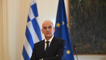 Grecia envía dos fragatas y