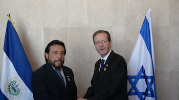El presidente de Israel refuerza lazos con Centroamérica durante visita por traspaso de mando en Costa Rica