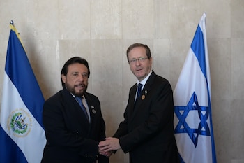 En mayo pasado, el vicepresidente Ulloa sostuvo un encuentro con el presidente de Israel, Isaac Herzog, para abordar temas de interés común. /(Redes del presidente Isaac Herzog)