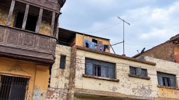 4.700 casonas del Rímac en riesgo de colapso ante un sismo en Lima: familias viven entre adobe carcomido y balcones a punto de caer