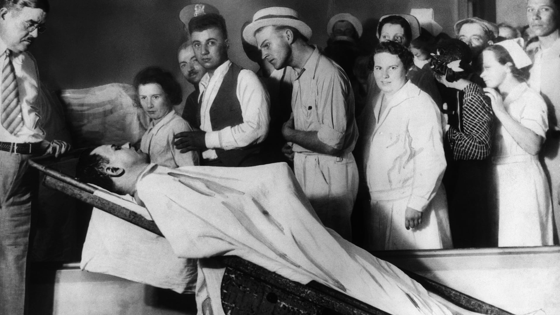Balazos a la salida del cine: la muerte del “enémigo público número uno”, el anuncio del FBI y el enigma sobre la identidad del cuerpo
