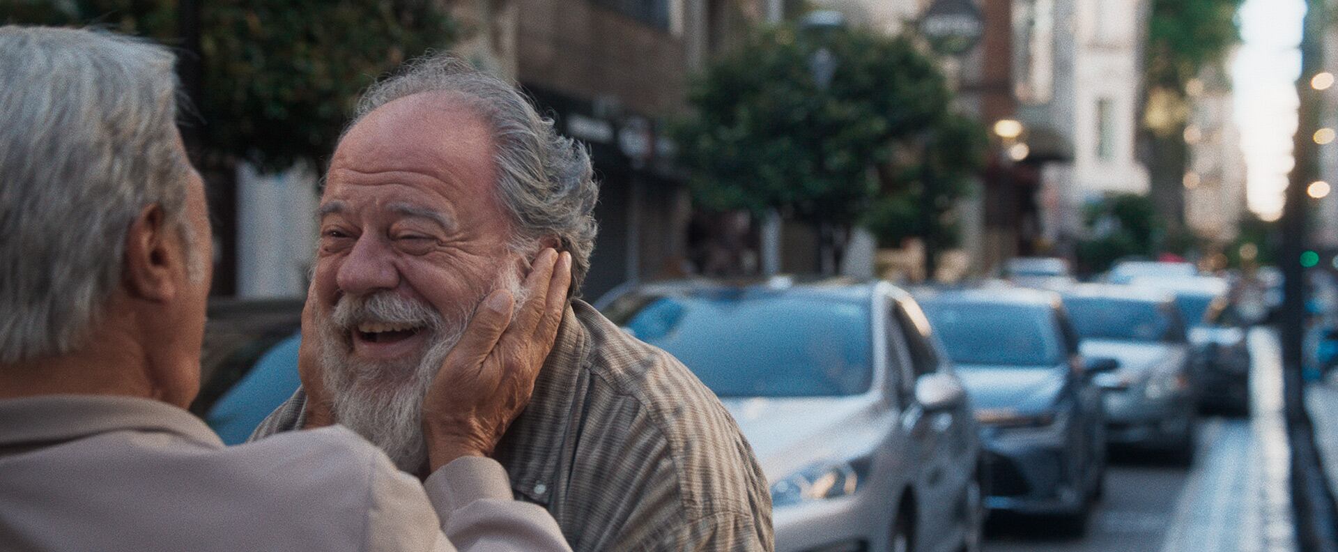 El personaje se reencuentra con su compañero de escuela y de machetes (Cortesía Pampa films y Disney)