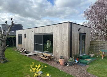 Estudio con jardín de 50 metros cuadrados. (STiDO)