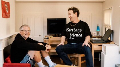 La foto de Bill Gates y Mark Zuckerberg que sorprendió al mundo en el cumpleaños 40 del creador de Facebook