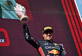 Checo Pérez subió al podio