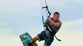 La emotiva despedida para el hombre de 32 años que murió cuando hacía kitesurf y fue grabado por su novia