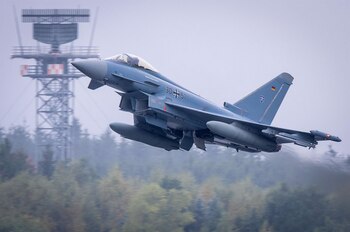 La OTAN intercepta cinco cazas